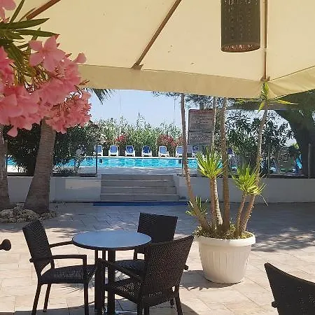 Gabbiano Beach 4*